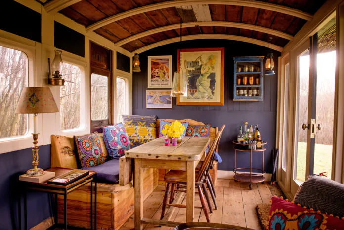 Quirky Sussex Carriage - dining area