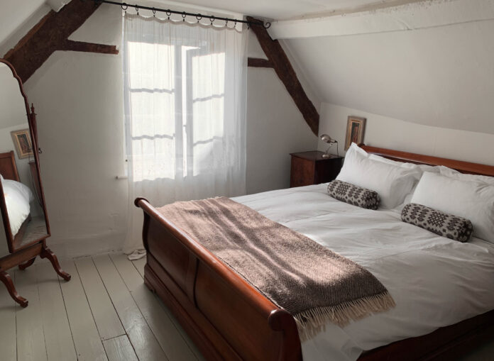 Artist's Loft, Hay - bedroom