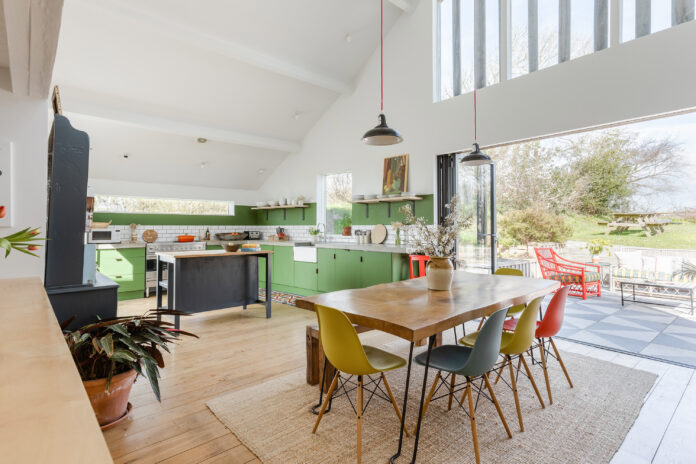 Kitchen and dining area at The Cob, Bude