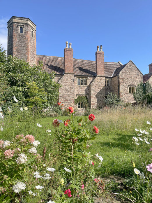 Court House Farm - Tudor Manor