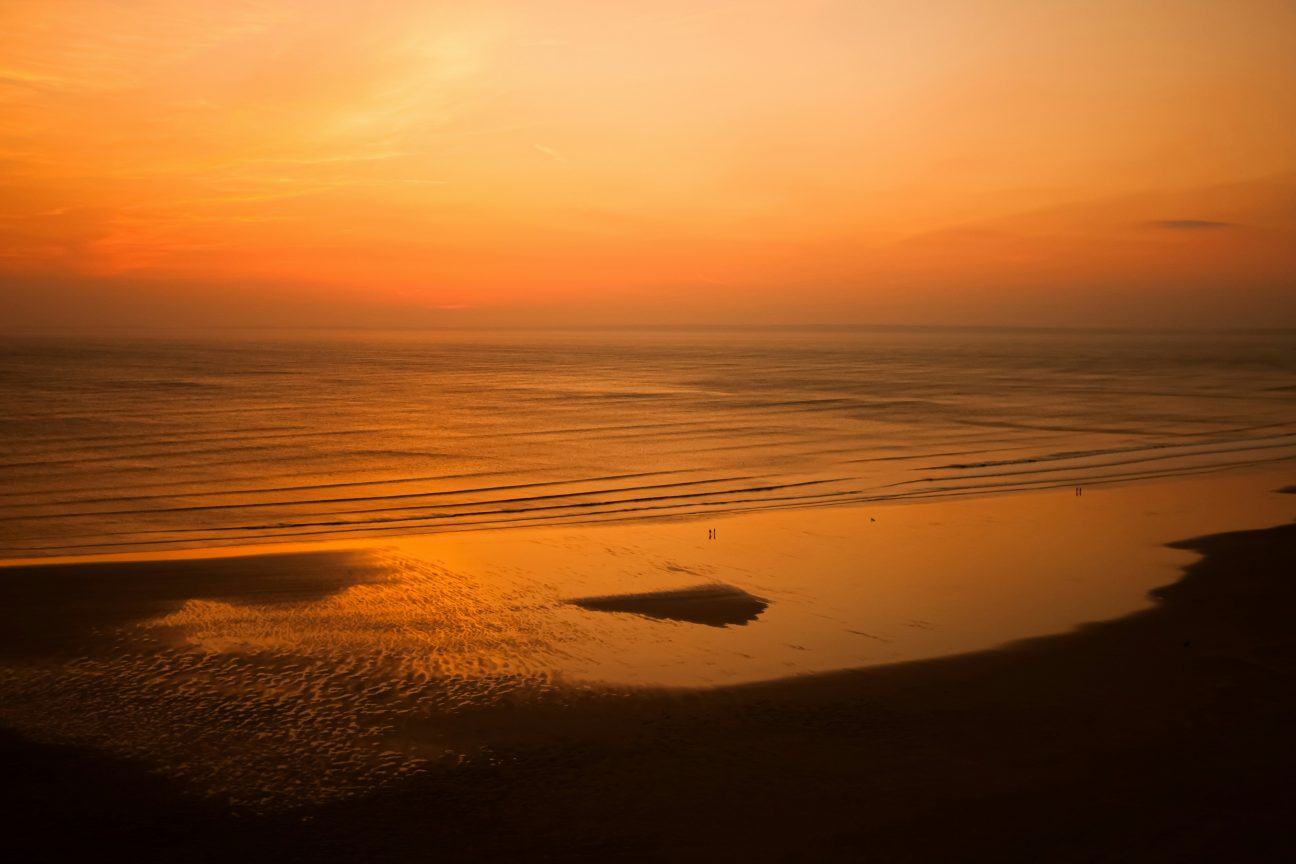 Rhossili by Richard Loader via Unsplash