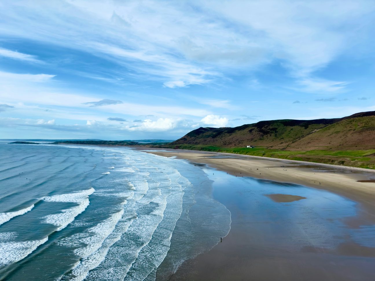 Rhossili by Yiming Ma via Unsplash